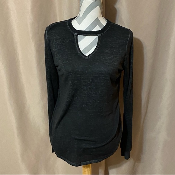 No Boundaries Med (7-9) Distressed Long Sleeve Top - Picture 1 of 6